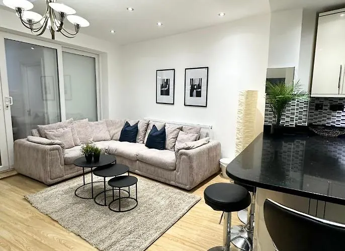 Relaxing Room In Spacious House