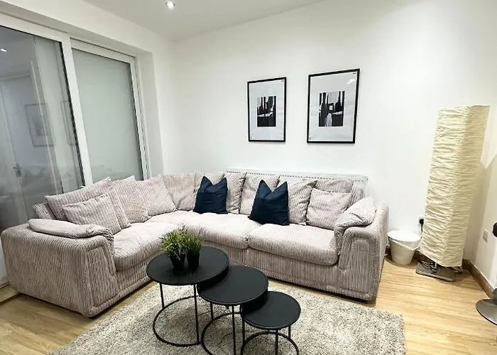 Relaxing Room In Spacious House